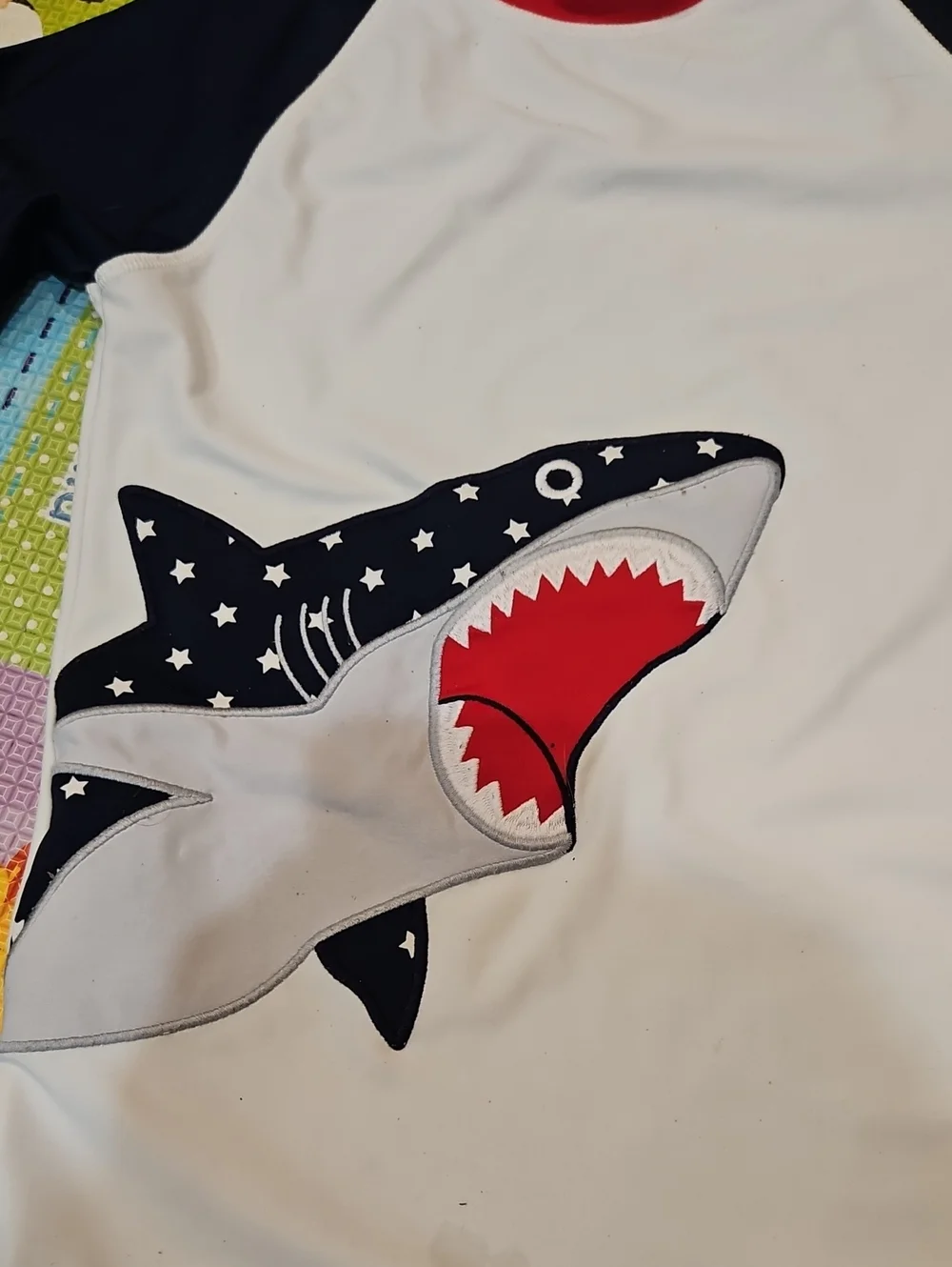 EUC SIZE 8 LIKE NEW Gymboree White, Navy & Red Shark Long-Sleeve Rashguard